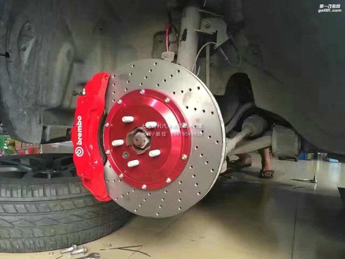 路虎攬勝極光 改裝brembo 前六活塞 配380剎車盤