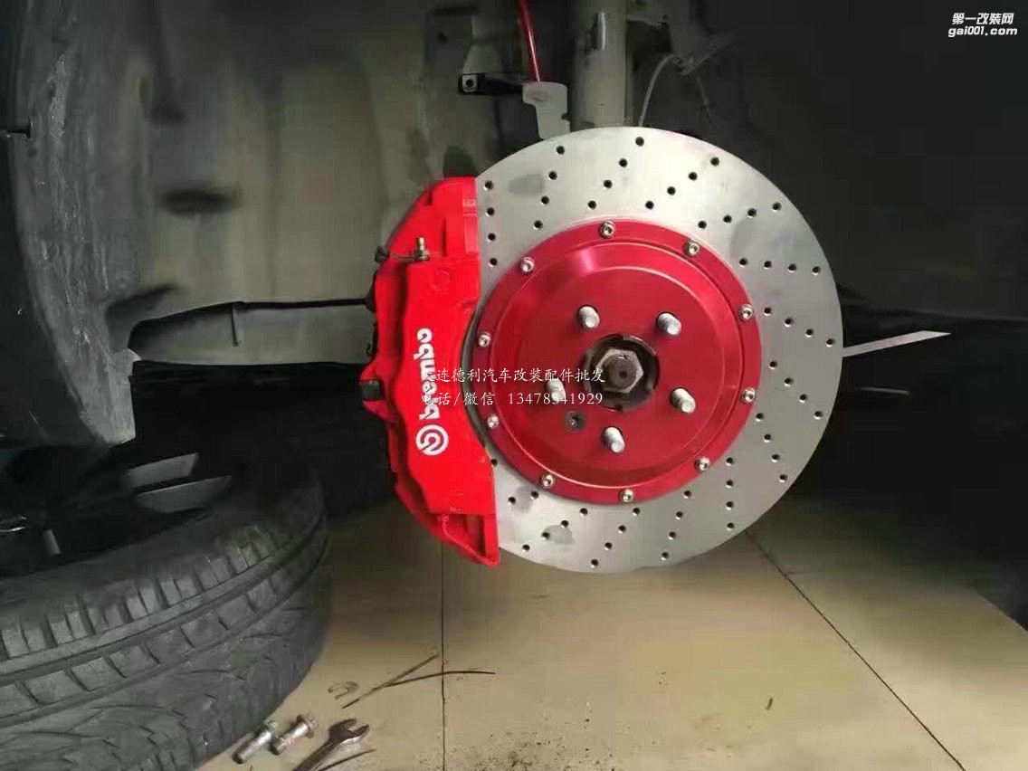 路虎攬勝極光 改裝brembo 前六活塞 配380剎車盤