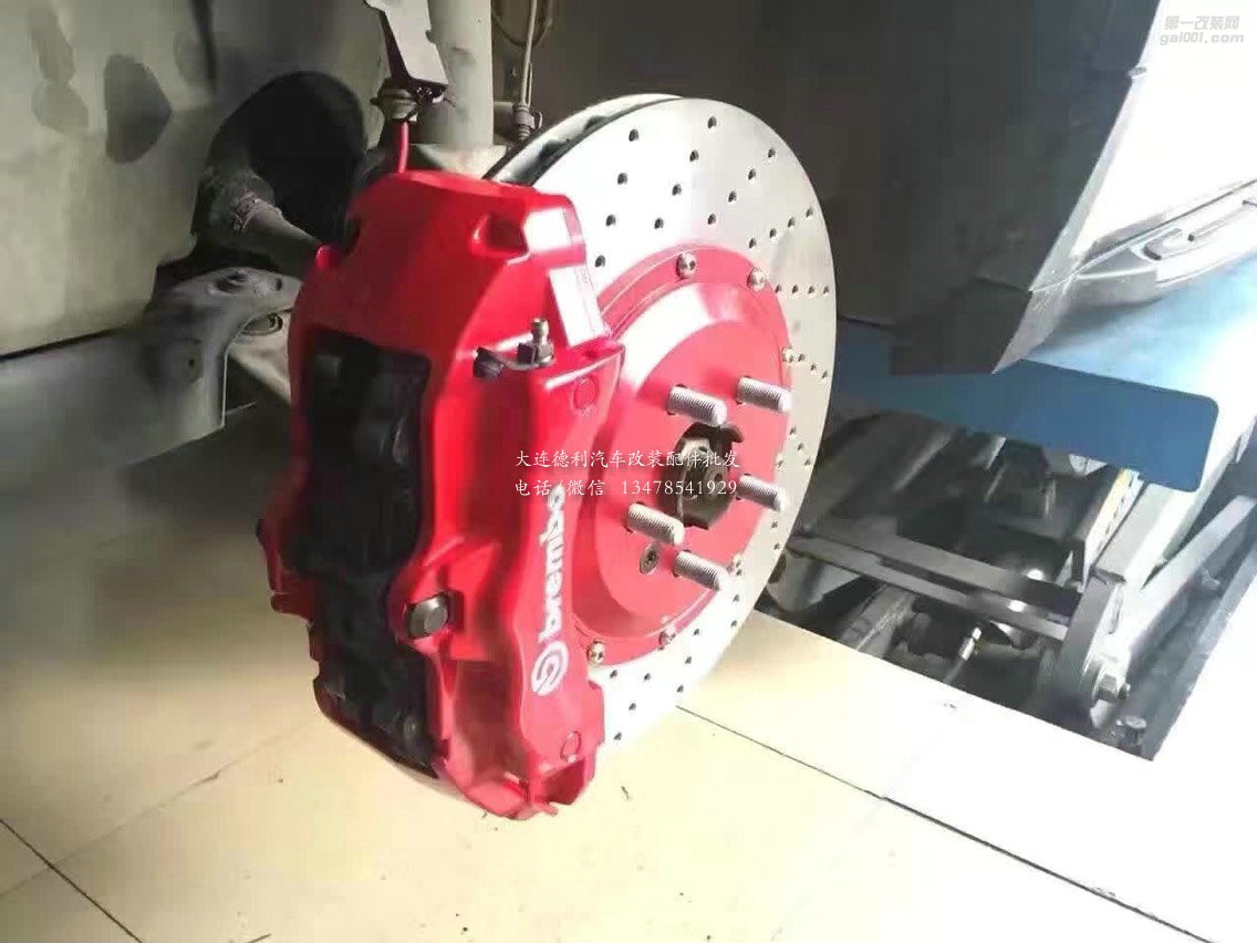 路虎攬勝極光 改裝brembo 前六活塞 配380剎車盤