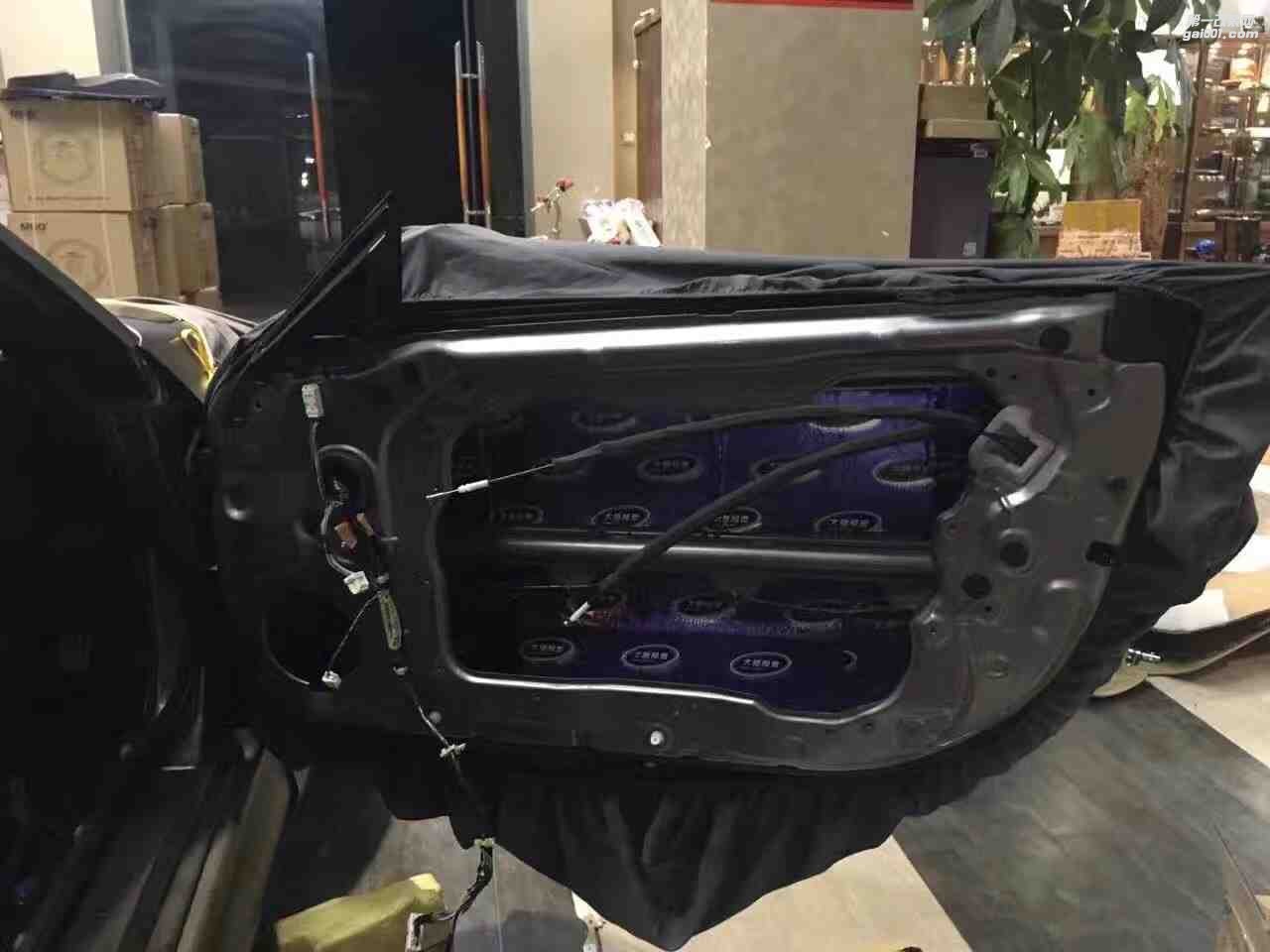 汕頭市星悅汽車音響升級(jí)中心-日產(chǎn)350Z跑車改裝汽車音響全車赫茲喇叭加赫茲功放赫茲音頻處理器升級(jí)大能隔音