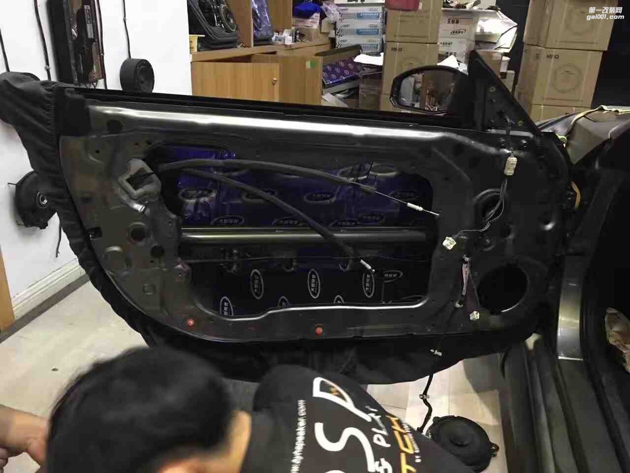 汕頭市星悅汽車音響升級(jí)中心-日產(chǎn)350Z跑車改裝汽車音響全車赫茲喇叭加赫茲功放赫茲音頻處理器升級(jí)大能隔音