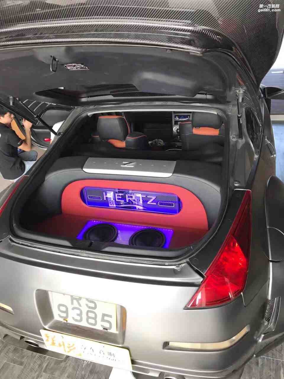 汕頭市星悅汽車音響升級(jí)中心-日產(chǎn)350Z跑車改裝汽車音響全車赫茲喇叭加赫茲功放赫茲音頻處理器升級(jí)大能隔音