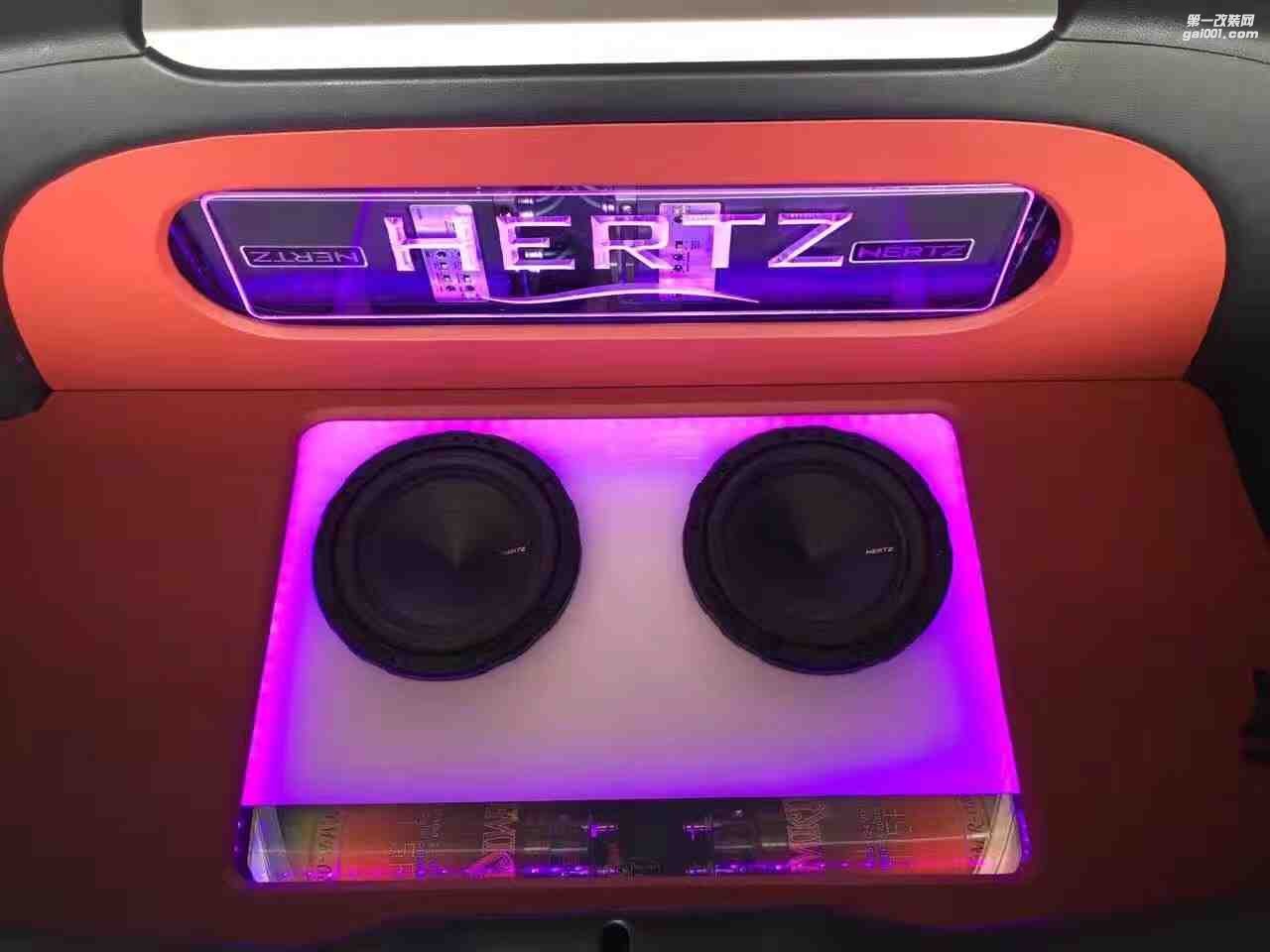 汕頭市星悅汽車音響升級(jí)中心-日產(chǎn)350Z跑車改裝汽車音響全車赫茲喇叭加赫茲功放赫茲音頻處理器升級(jí)大能隔音