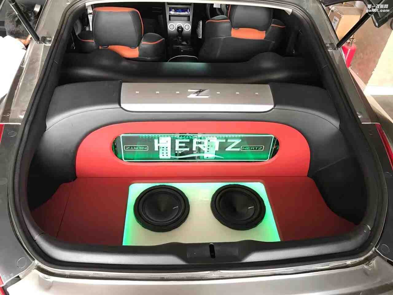 汕頭市星悅汽車音響升級(jí)中心-日產(chǎn)350Z跑車改裝汽車音響全車赫茲喇叭加赫茲功放赫茲音頻處理器升級(jí)大能隔音