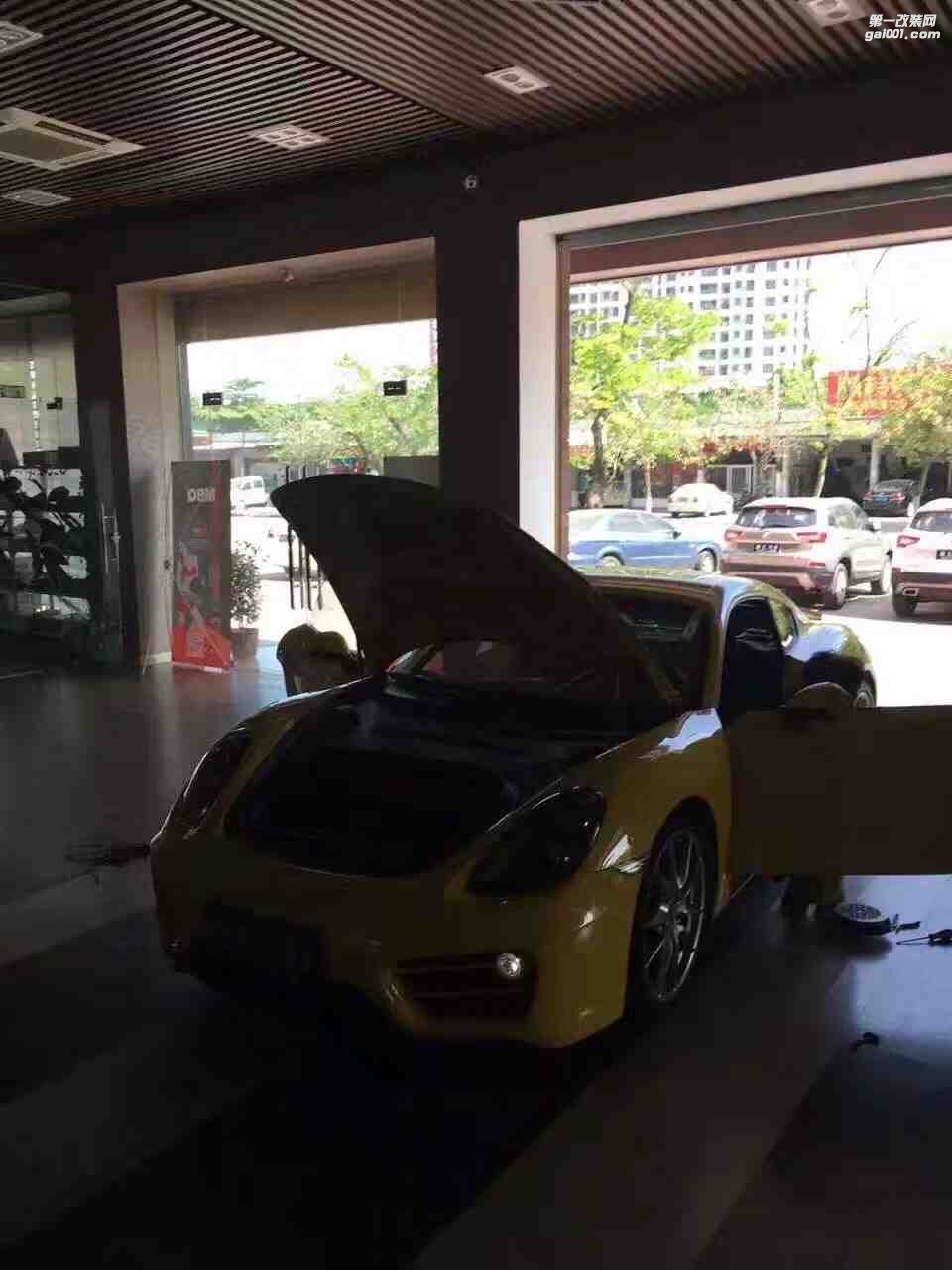 汕頭市星悅汽車音響升級中心保時捷911升級意大利赫茲3分頻，原車沒有中音，升級赫茲3分頻