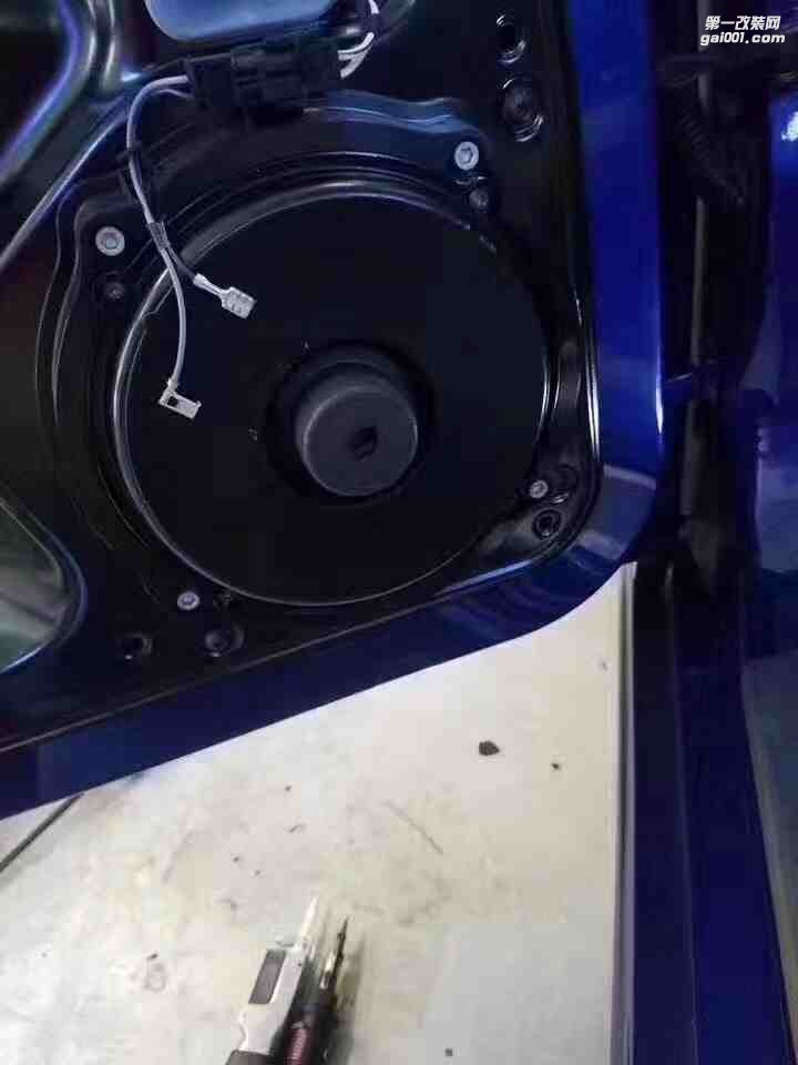 汕頭市星悅汽車音響升級(jí)中心保時(shí)捷911Turbo S拆掉原車BOSE系統(tǒng)全車升級(jí)意大利HERTZ音響系統(tǒng)