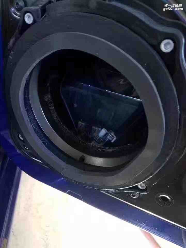 汕頭市星悅汽車音響升級(jí)中心保時(shí)捷911Turbo S拆掉原車BOSE系統(tǒng)全車升級(jí)意大利HERTZ音響系統(tǒng)