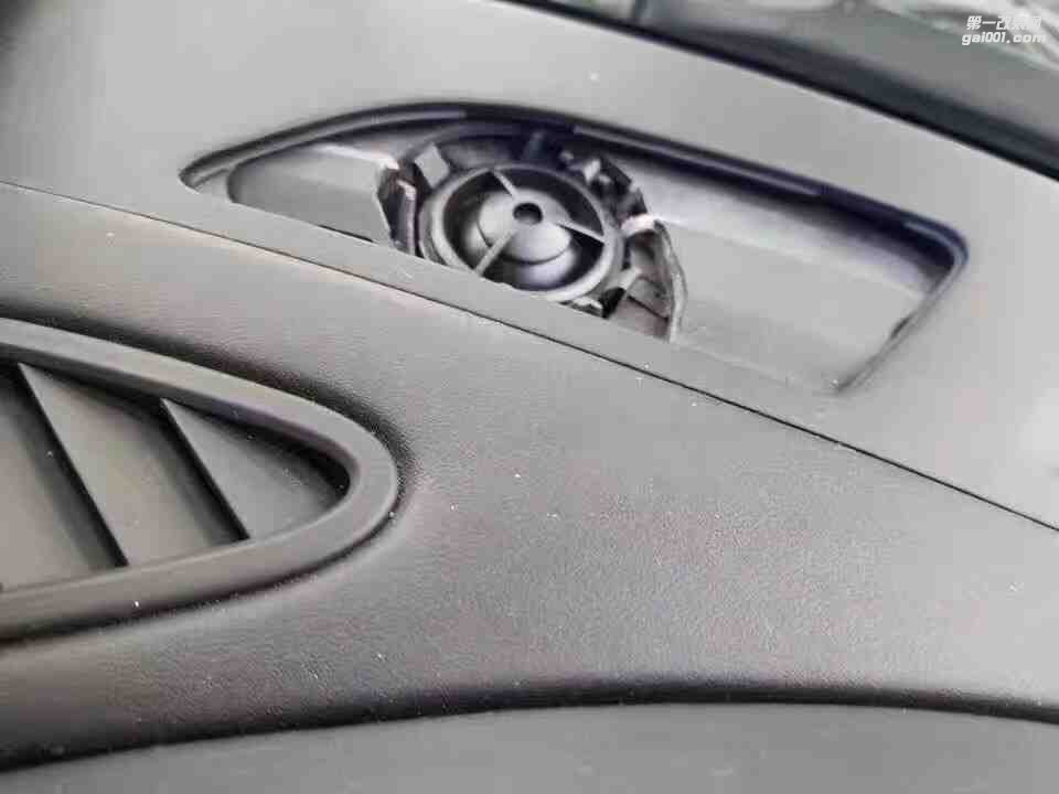 汕頭市星悅汽車音響升級(jí)中心保時(shí)捷911Turbo S拆掉原車BOSE系統(tǒng)全車升級(jí)意大利HERTZ音響系統(tǒng)