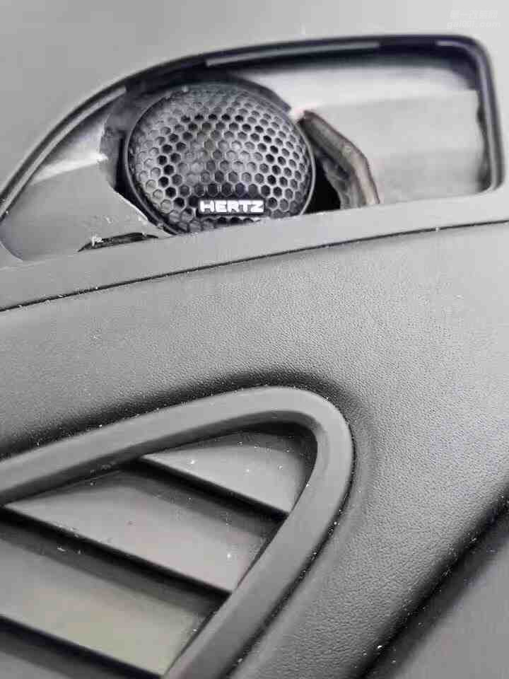 汕頭市星悅汽車音響升級(jí)中心保時(shí)捷911Turbo S拆掉原車BOSE系統(tǒng)全車升級(jí)意大利HERTZ音響系統(tǒng)