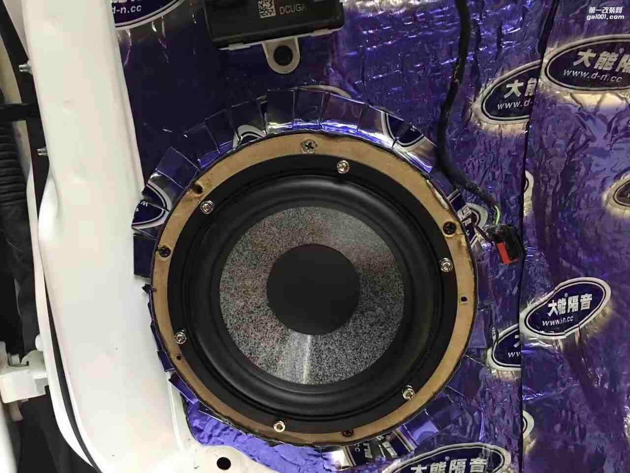 汕頭市星悅汽車音響升級中心?？怂筍T 4門大能隔音，勁浪no7三分頻主動，歐迪臣TH功放，BIT ONE處理器