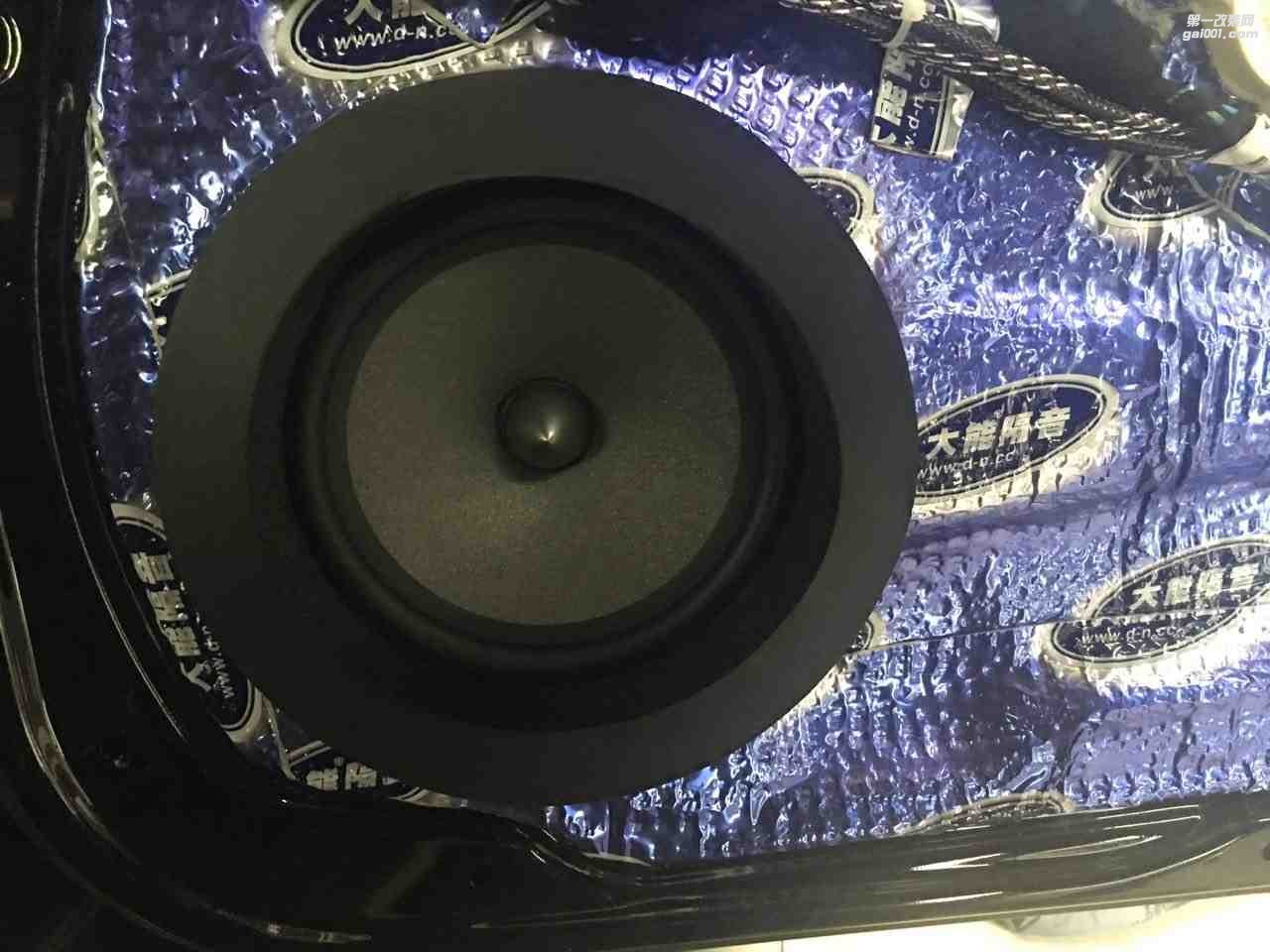汕頭市星悅汽車音響升級(jí)中心-奔馳GLK300升級(jí)4門大能隔音+改裝法國(guó)勁浪音響+歐迪臣功放