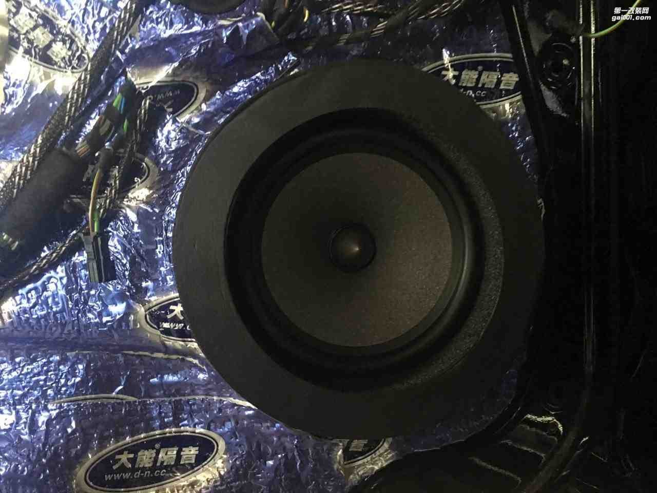 汕頭市星悅汽車音響升級(jí)中心-奔馳GLK300升級(jí)4門大能隔音+改裝法國(guó)勁浪音響+歐迪臣功放