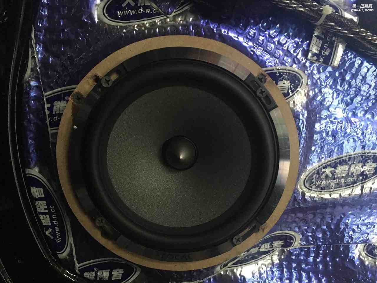 汕頭市星悅汽車音響升級(jí)中心-奔馳GLK300升級(jí)4門大能隔音+改裝法國(guó)勁浪音響+歐迪臣功放