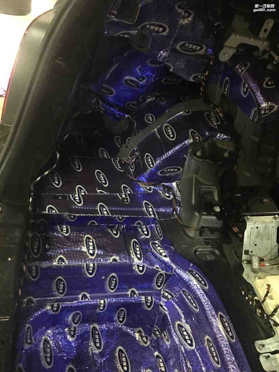汕頭市星悅汽車音響升級(jí)中心-奔馳GLK300升級(jí)4門大能隔音+改裝法國(guó)勁浪音響+歐迪臣功放
