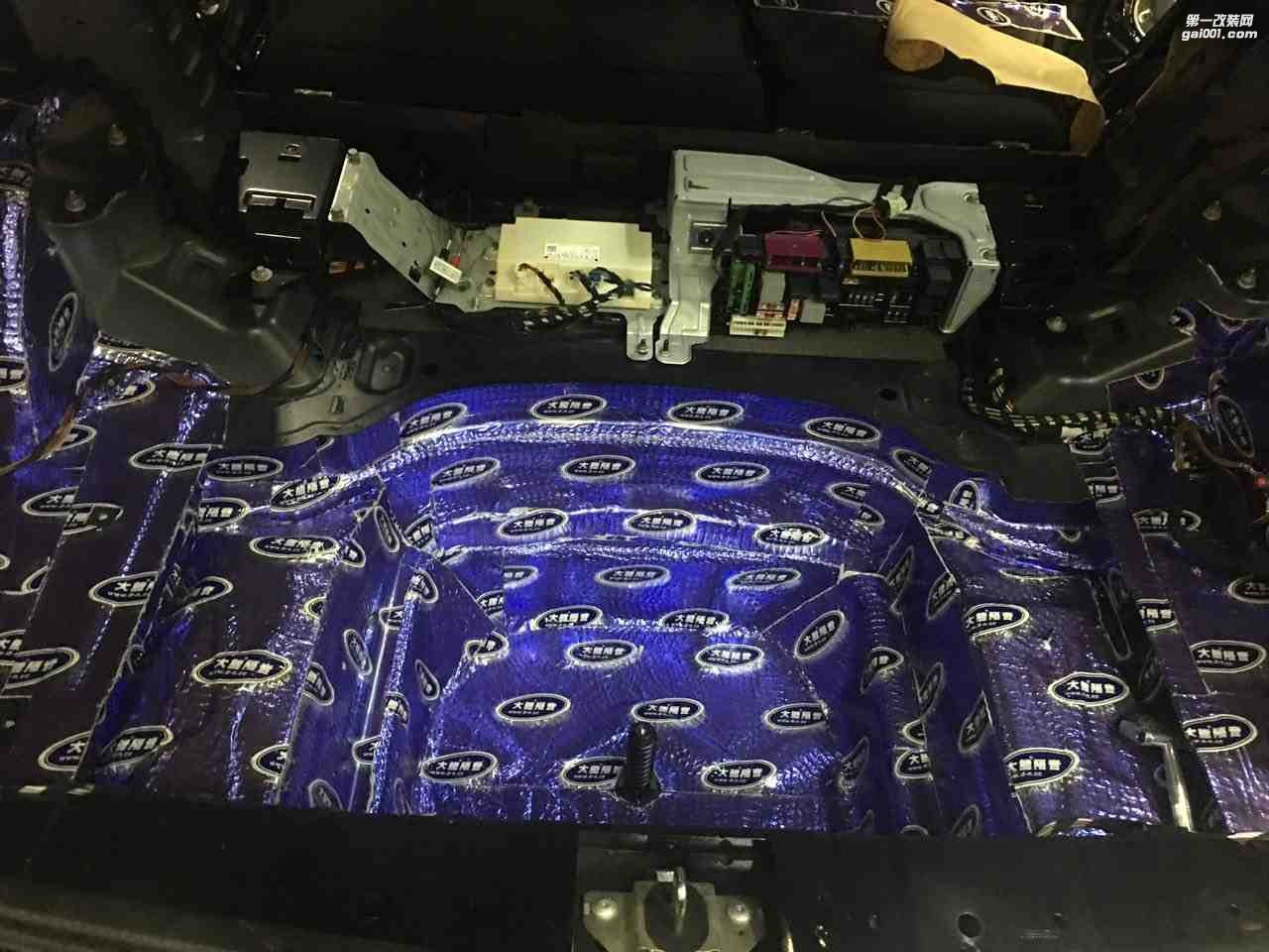汕頭市星悅汽車音響升級(jí)中心-奔馳GLK300升級(jí)4門大能隔音+改裝法國(guó)勁浪音響+歐迪臣功放