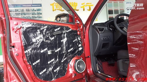 中山億豐行汽車音響改裝.加固四門墻.長安CS75四門隔音