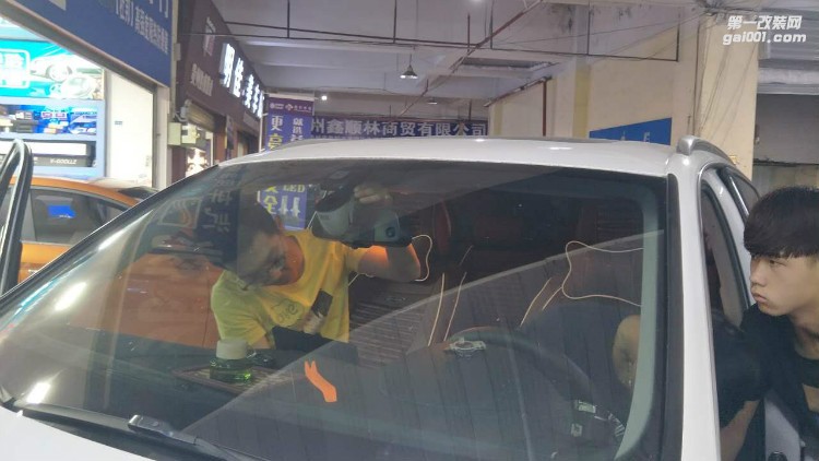 貴陽奧迪Q8改裝自動大燈自動雨刮