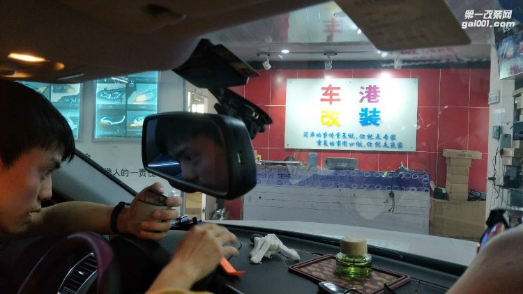 貴陽奧迪Q8改裝自動大燈自動雨刮