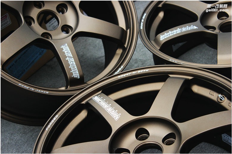 海亞：RAYS TE37SAGA 5X112 18X8.5 ET42/36 高爾夫GTIR A3S3A4LTT CLA/A45等