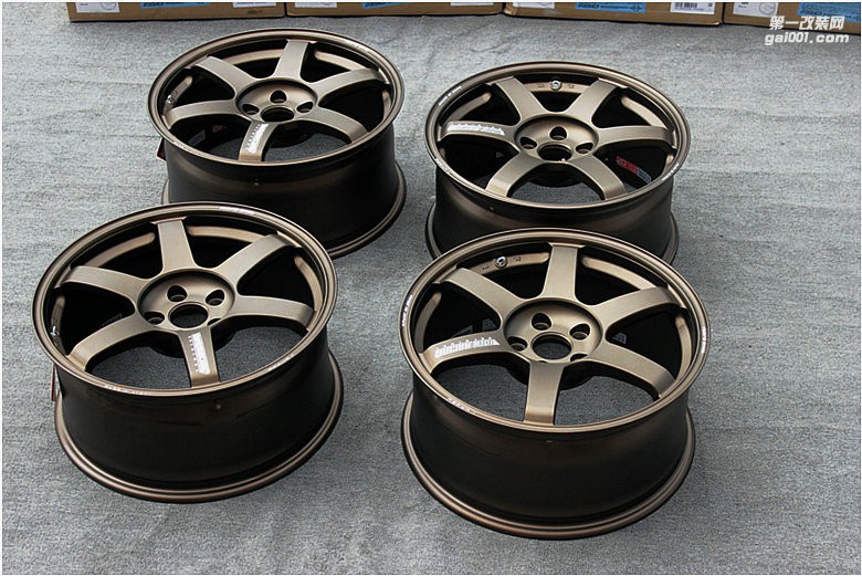海亞：RAYS TE37SAGA 5X112 18X8.5 ET42/36 高爾夫GTIR A3S3A4LTT CLA/A45等