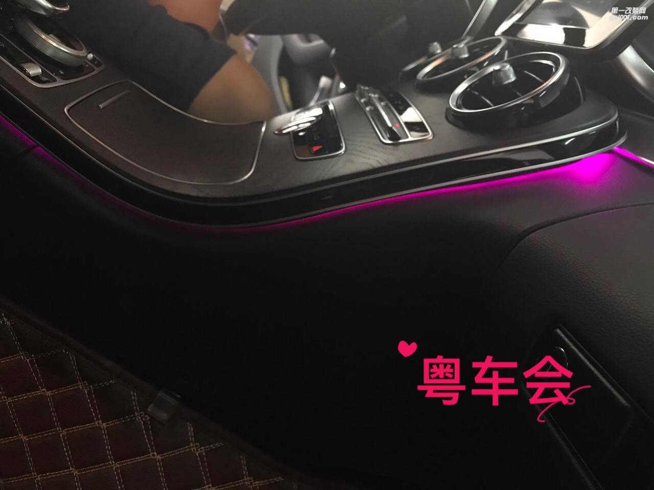 奔馳C200L,十二色氛圍燈，香薰系統(tǒng)，負離子系統(tǒng)