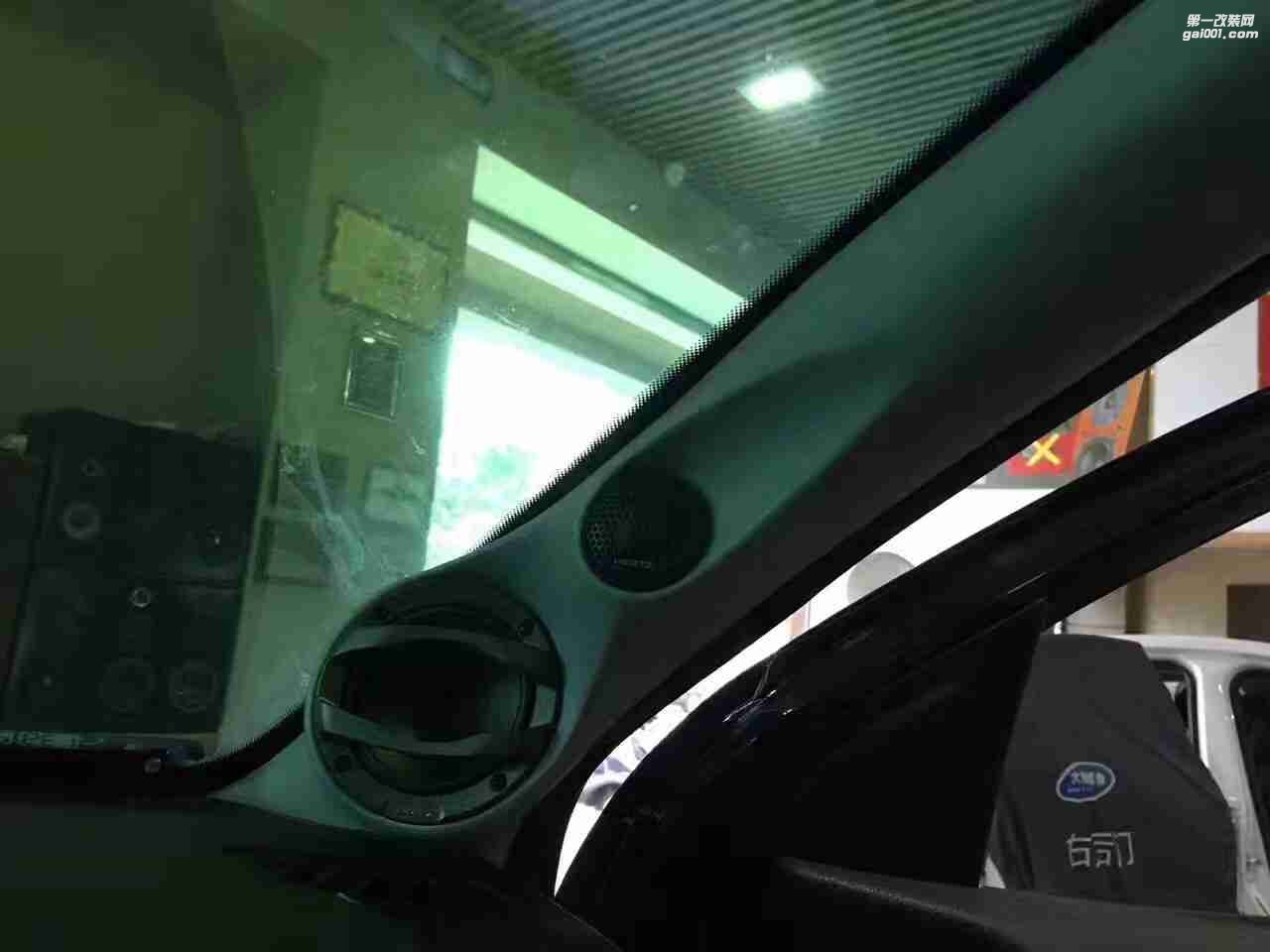 汕頭市星悅汽車音響升級(jí)中心日產(chǎn)升級(jí)大能4門隔音改裝赫茲三分頻，赫茲hcp4功放，歐迪臣處理器.赫茲低音