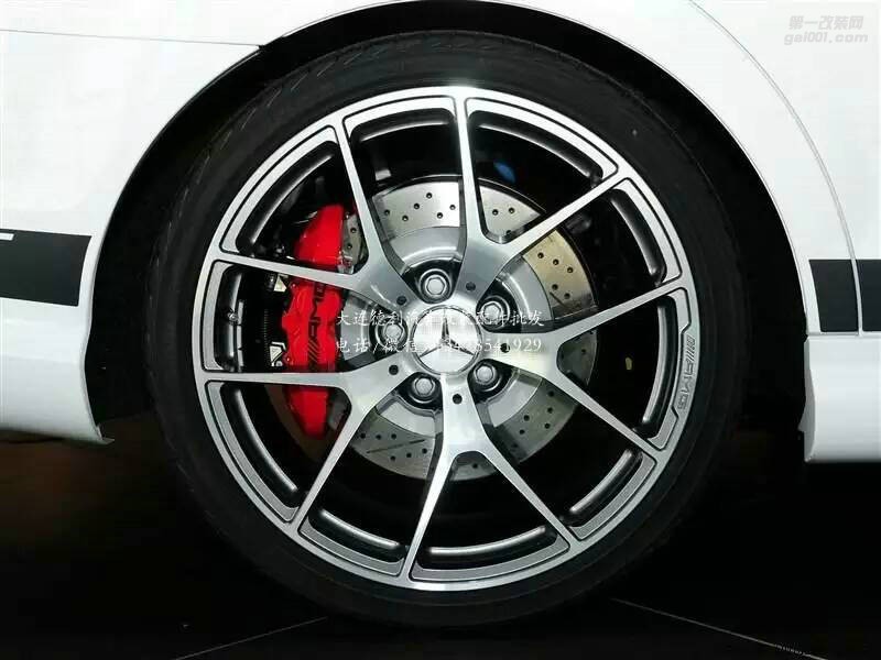 奔馳御用改裝品牌AMG鮑魚剎車提升安全性