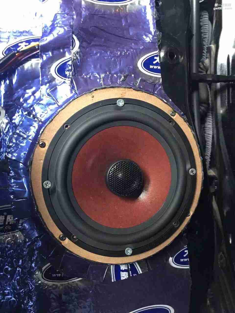 汕頭市星悅汽車音響升級中心三菱帕杰羅升級4門大能隔音，前后聲場改裝德國弗萊德喇叭