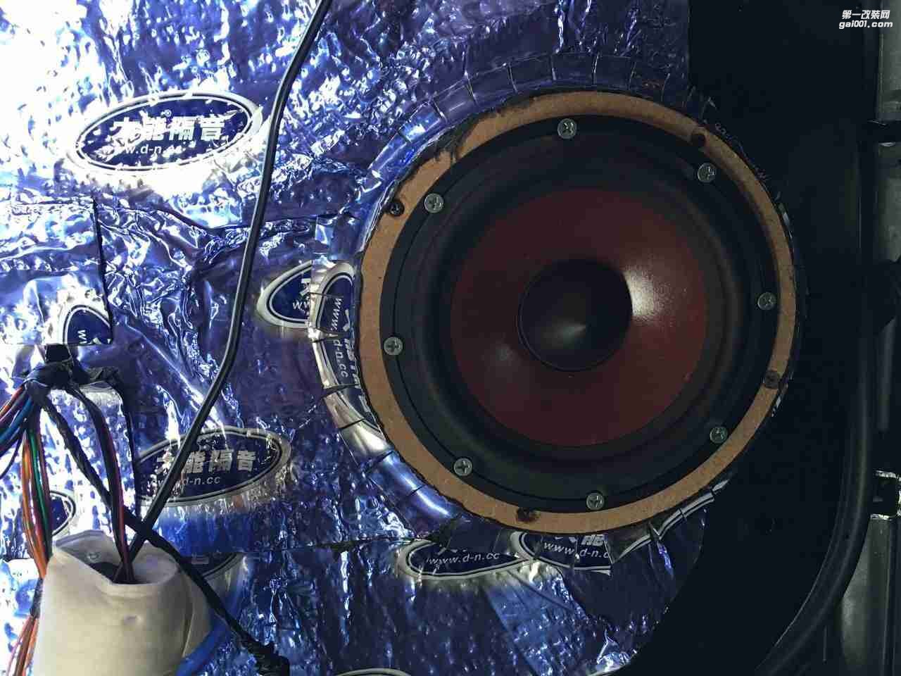 汕頭市星悅汽車音響升級中心三菱帕杰羅升級4門大能隔音，前后聲場改裝德國弗萊德喇叭