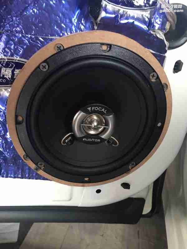 汕頭市星悅汽車音響升級(jí)中心日產(chǎn)逍客升級(jí)大能4門隔音+后尾箱隔音改裝法國(guó)勁浪r165s2套裝喇叭r165c同軸喇叭
