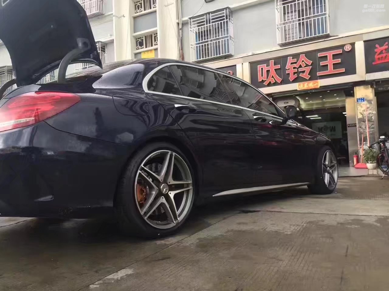 奔馳，換 原裝 正品  AMG  19寸 完工！