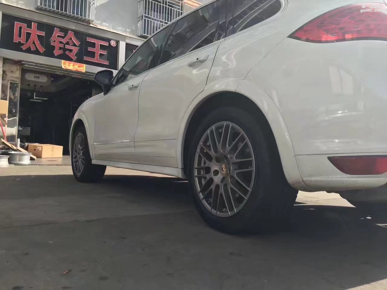 卡宴 ，換 原裝 20寸 RS 完工！