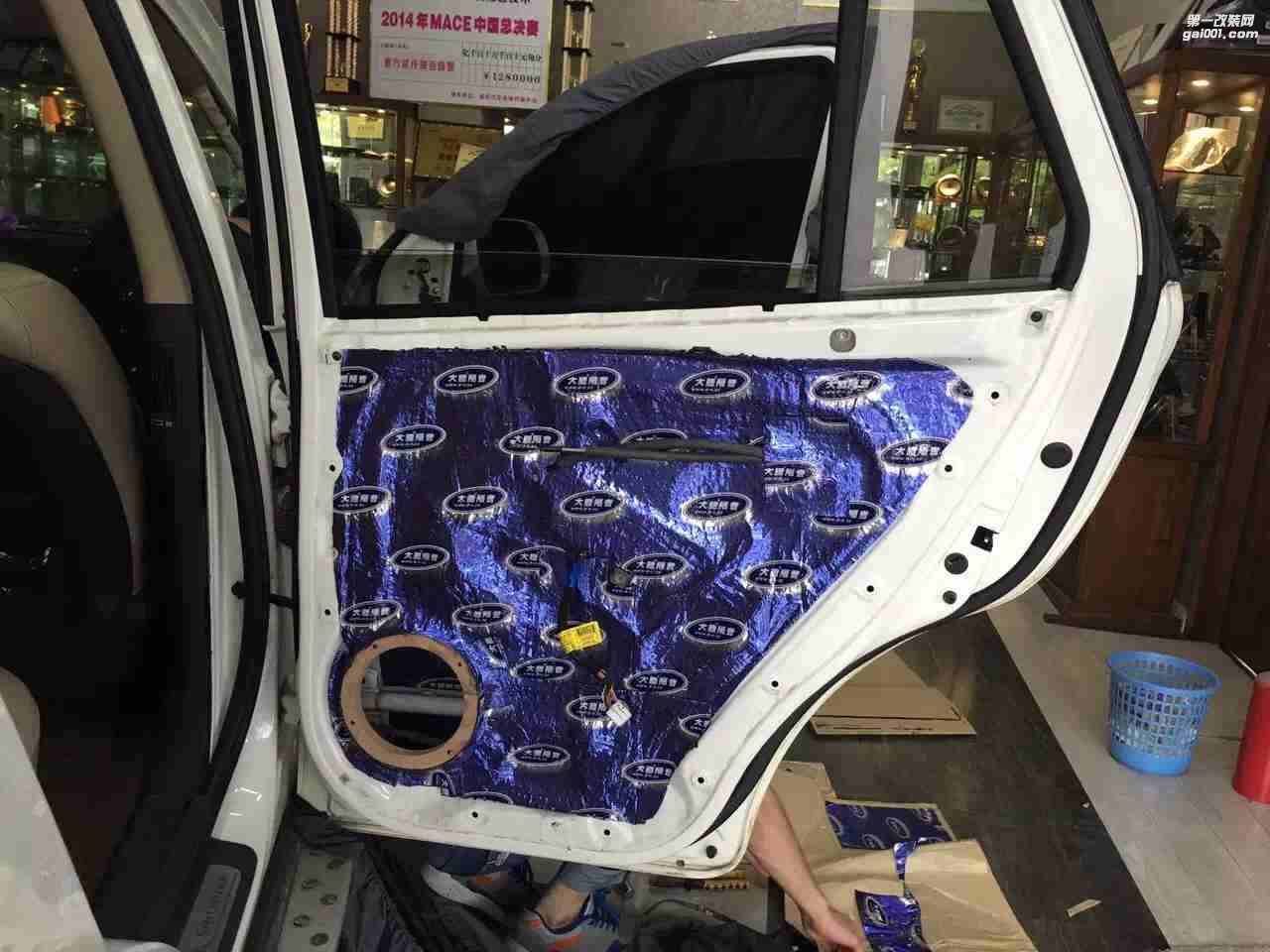 汕頭市星悅汽車音響升級(jí)中心進(jìn)口現(xiàn)代格越升級(jí)4門大能隔音，改裝赫茲喇叭，功放，歐迪臣處理器，法國(guó)勁浪超薄低音炮