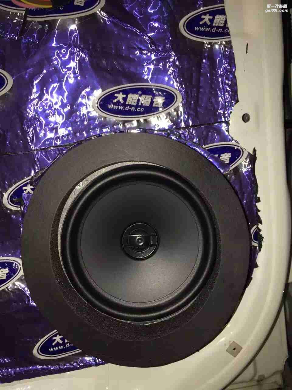 汕頭市星悅汽車音響升級(jí)中心進(jìn)口現(xiàn)代格越升級(jí)4門大能隔音，改裝赫茲喇叭，功放，歐迪臣處理器，法國(guó)勁浪超薄低音炮