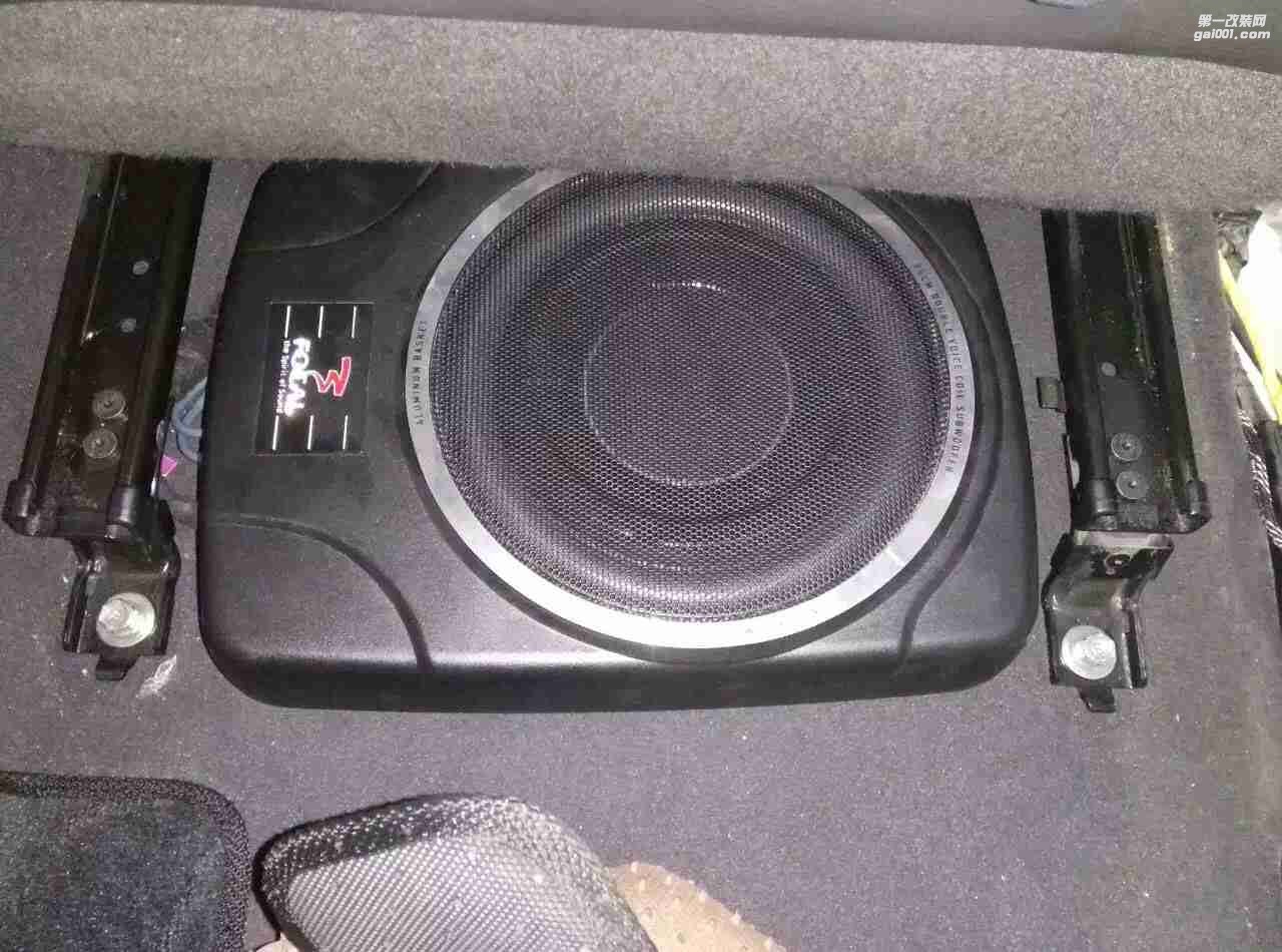 汕頭市星悅汽車音響升級(jí)中心進(jìn)口現(xiàn)代格越升級(jí)4門大能隔音，改裝赫茲喇叭，功放，歐迪臣處理器，法國(guó)勁浪超薄低音炮