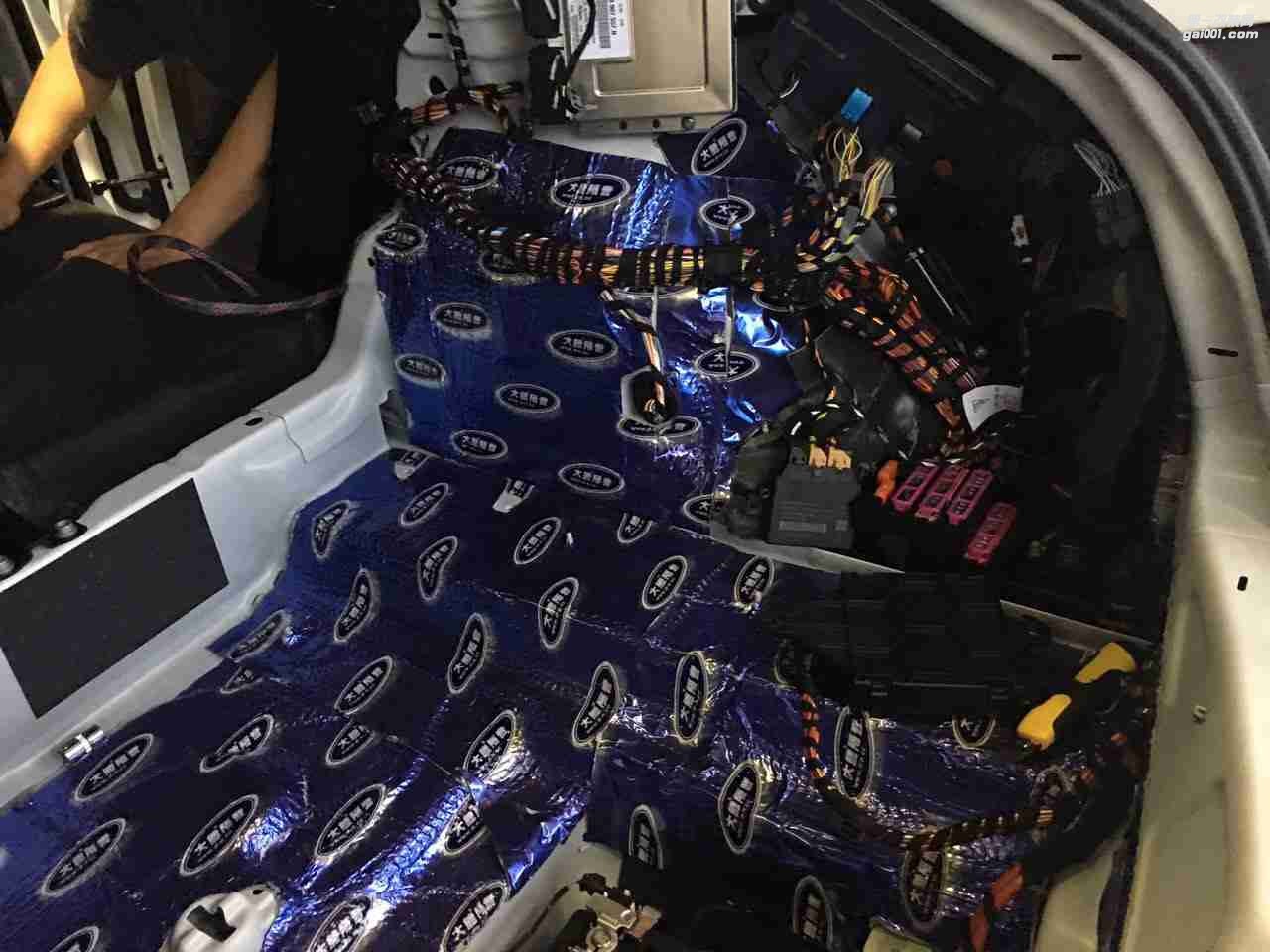 汕頭市星悅汽車音響升級中心全新保時捷Macan瑪卡升級大能隔音，改裝赫茲hdp4功放，赫茲低音，歐迪臣處理器