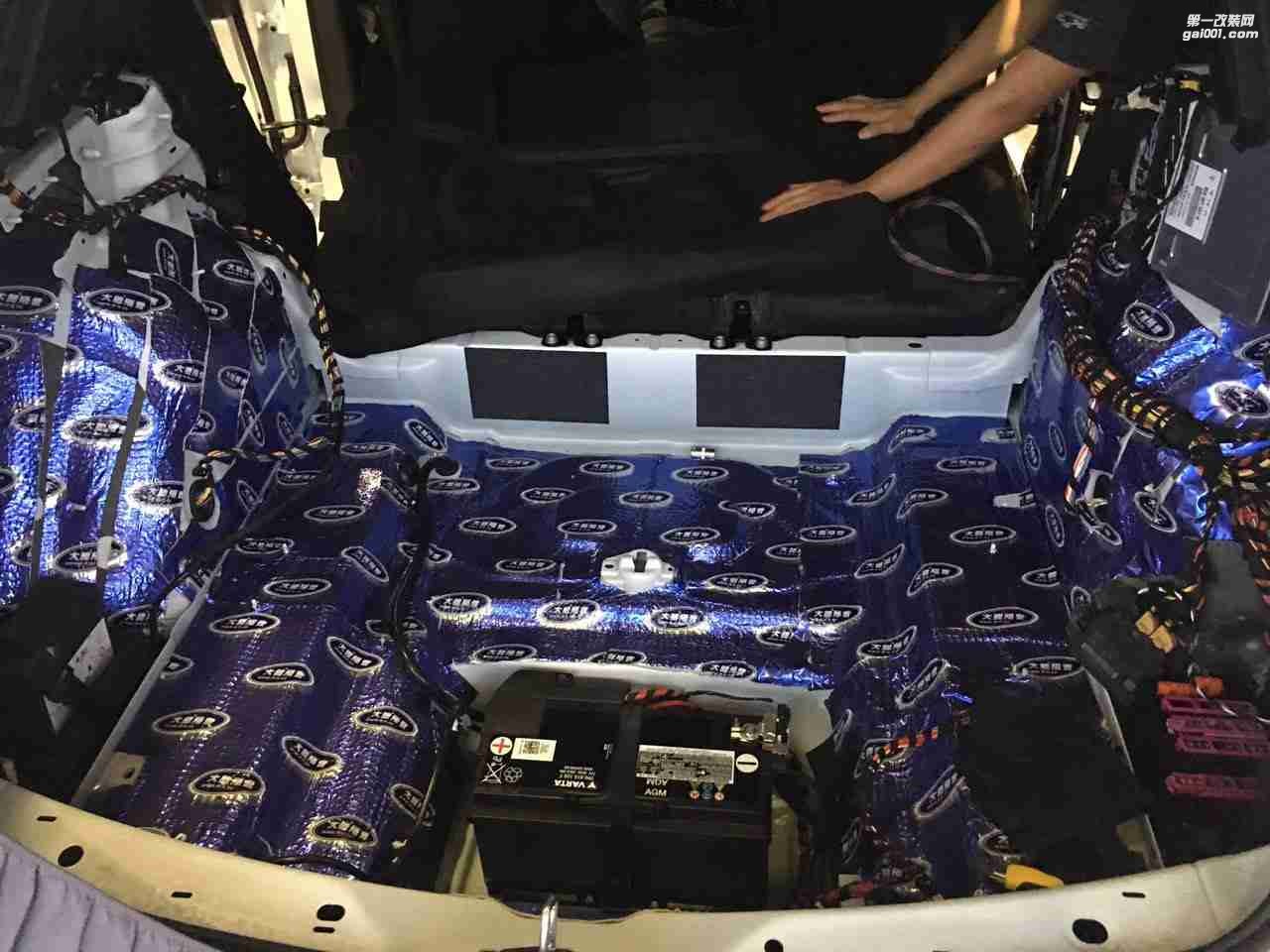 汕頭市星悅汽車音響升級中心全新保時捷Macan瑪卡升級大能隔音，改裝赫茲hdp4功放，赫茲低音，歐迪臣處理器