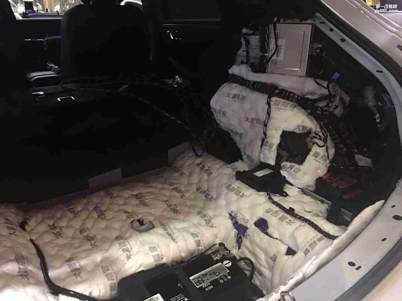 汕頭市星悅汽車音響升級中心全新保時捷Macan瑪卡升級大能隔音，改裝赫茲hdp4功放，赫茲低音，歐迪臣處理器
