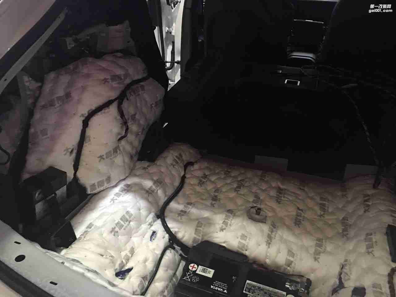 汕頭市星悅汽車音響升級中心全新保時捷Macan瑪卡升級大能隔音，改裝赫茲hdp4功放，赫茲低音，歐迪臣處理器