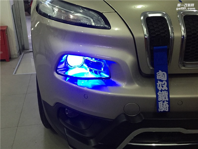 上海吉普JEEP自由光改灯 升级海拉5透镜 欧司朗氙气灯套装 蓝色恶魔眼