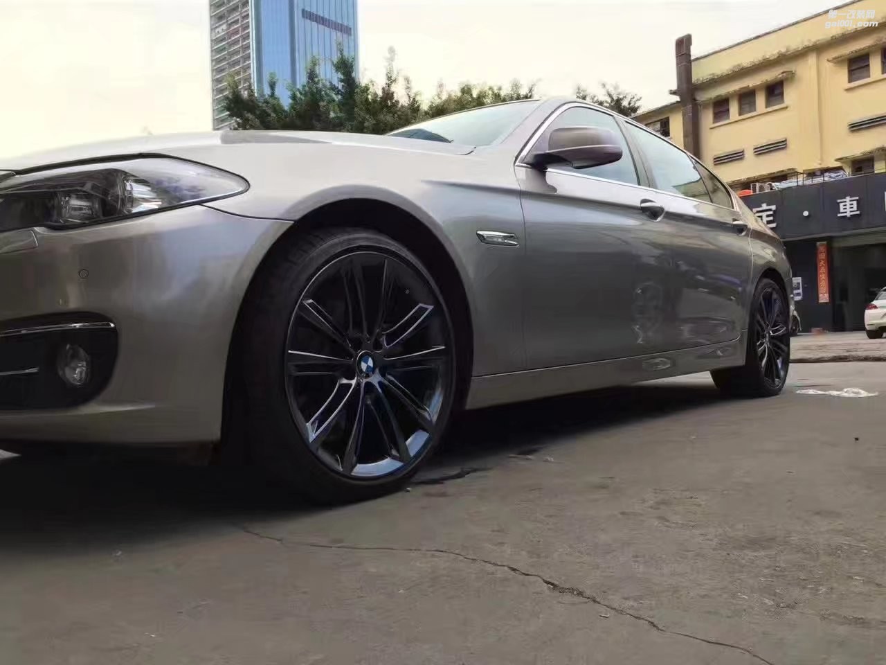 寶馬，換 原裝 20寸 完工！
