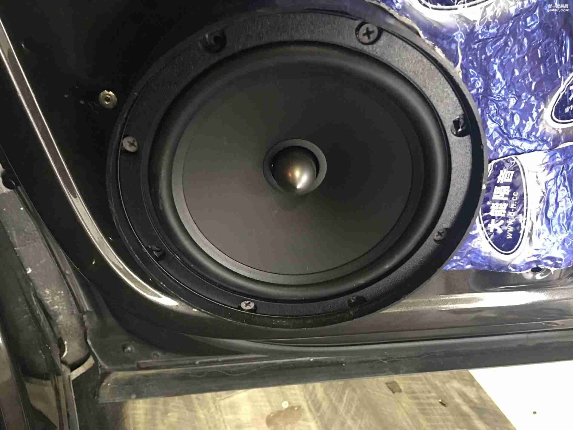 汕頭市星悅汽車音響有限公司大眾夏朗升級4門大能隔音改裝音響法國勁浪R-165S2套裝喇叭