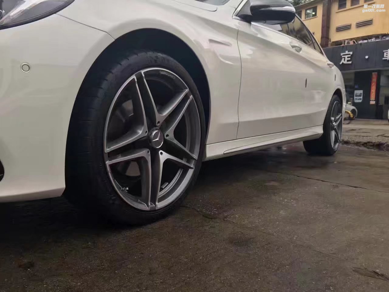 奔馳，換 C63 原裝 19寸 完工！