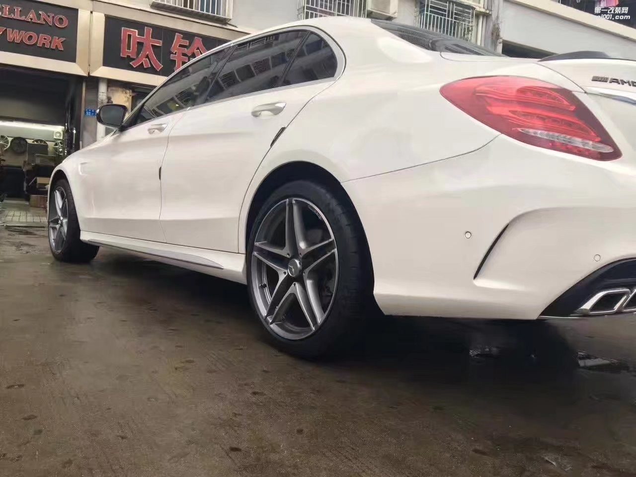 奔馳，換 C63 原裝 19寸 完工！