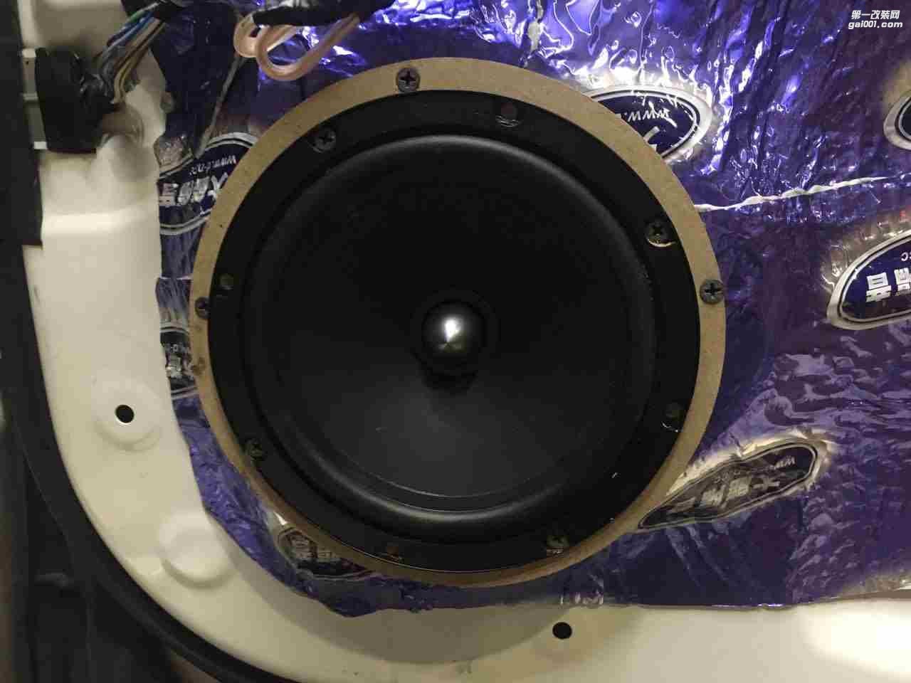 汕頭市星悅汽車音響有限公司豐田小霸王升級大能4門隔音改裝音響法國勁浪套裝和同軸喇叭