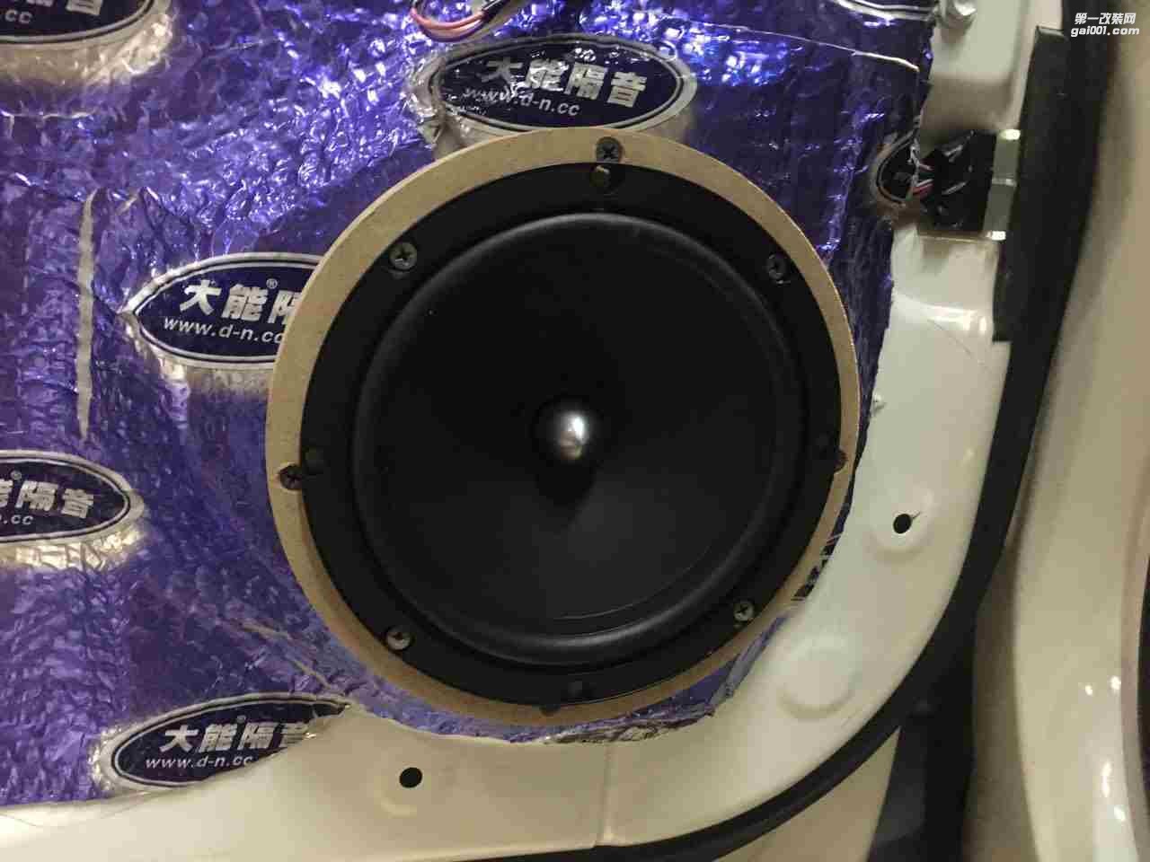 汕頭市星悅汽車音響有限公司豐田小霸王升級大能4門隔音改裝音響法國勁浪套裝和同軸喇叭