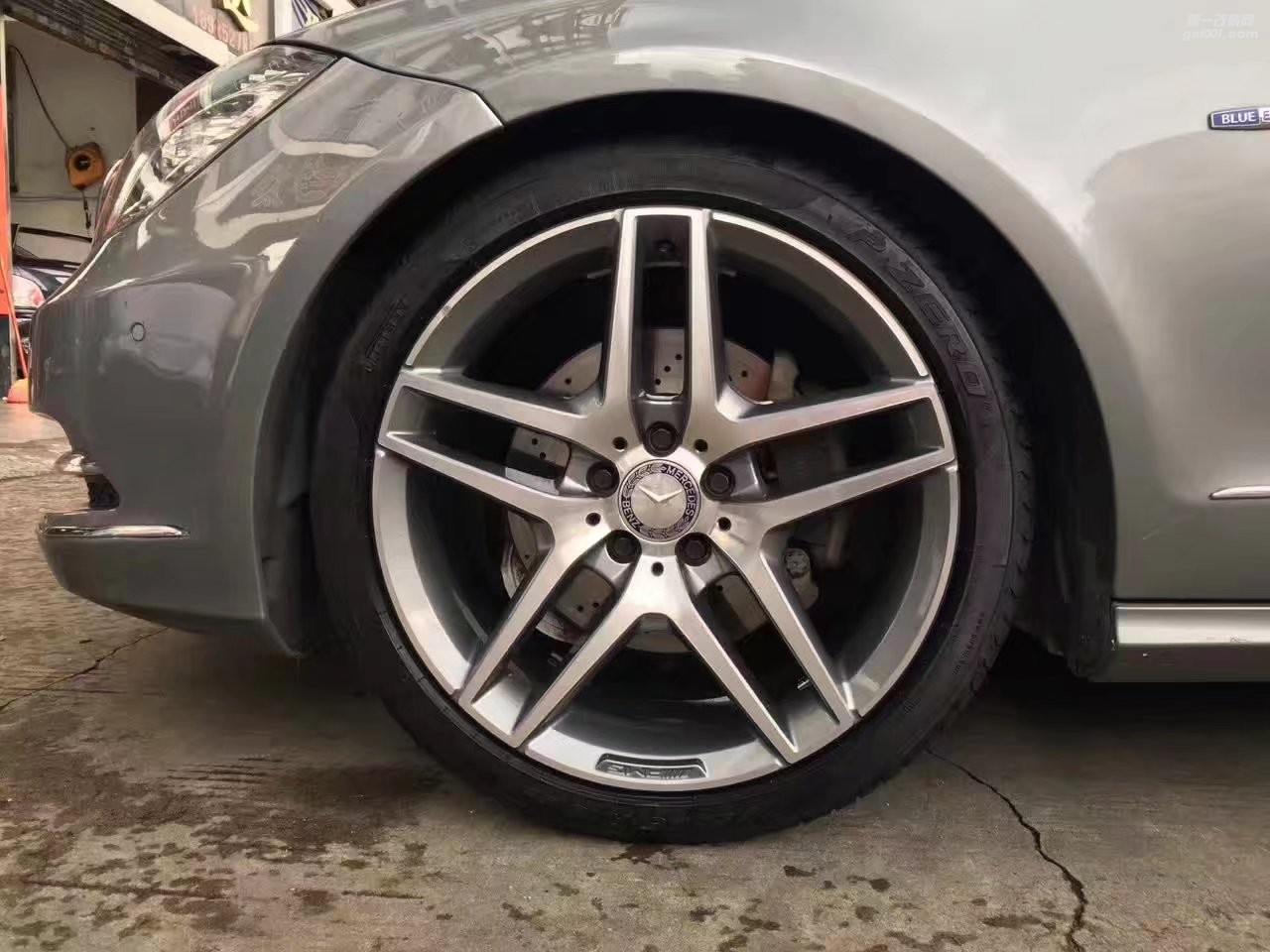 奔馳，換 原裝 19寸 AMG 完工！
