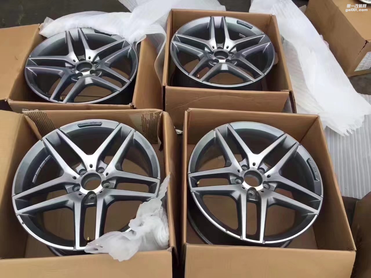 奔馳，換 原裝 19寸 AMG 完工！