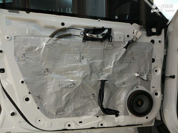 告別松散音質(zhì)，汕頭日產(chǎn)奇駿汽車音響改裝黃金聲學(xué)GS165.2大白鯊七層輪轂隔音 潮南車韻汽車影音