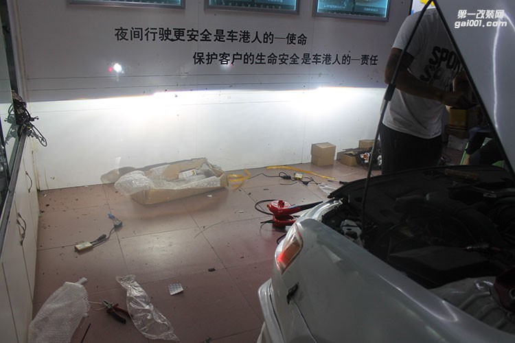 貴陽三菱翼神改裝大燈燈光升級氙氣燈雙光透鏡惡魔眼天使眼